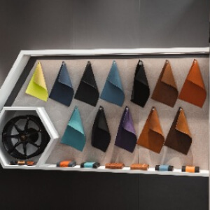 Display di pelli e rivestimenti in stoffa per automobili