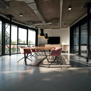 Sala riunioni industrial moderna